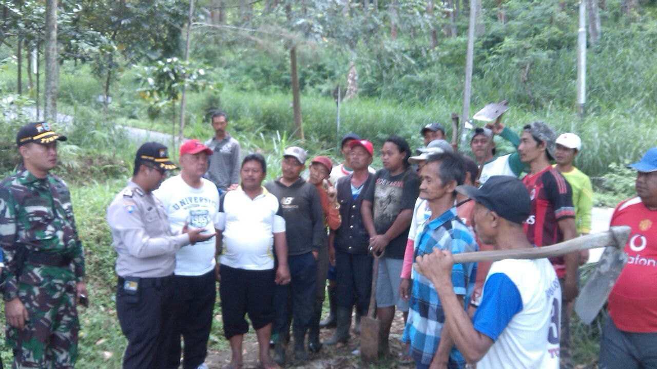 Sambang Masyarakat Desa Hutan Klemuk Tiga Pilar bersama Bhabin polsek Batu Polres Batu