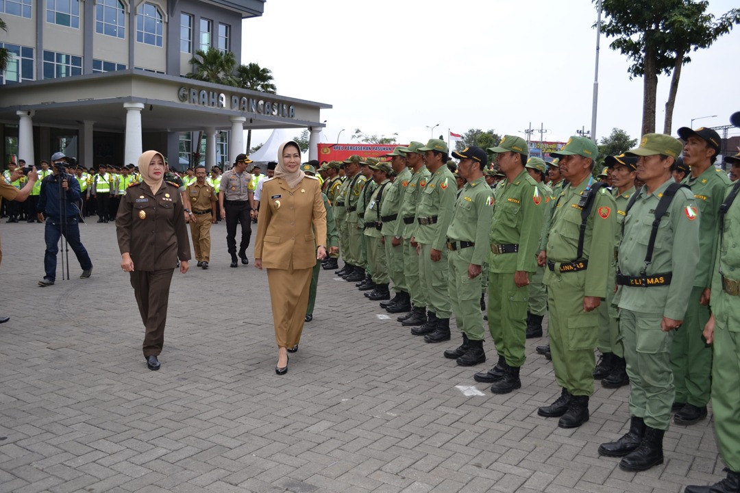 Pastikan Pilgub Jatim 2018 Aman, Walikota Batu pimpin Apel Siaga Satlinmas dan Apel Pergeseran Pasukan Polres Batu