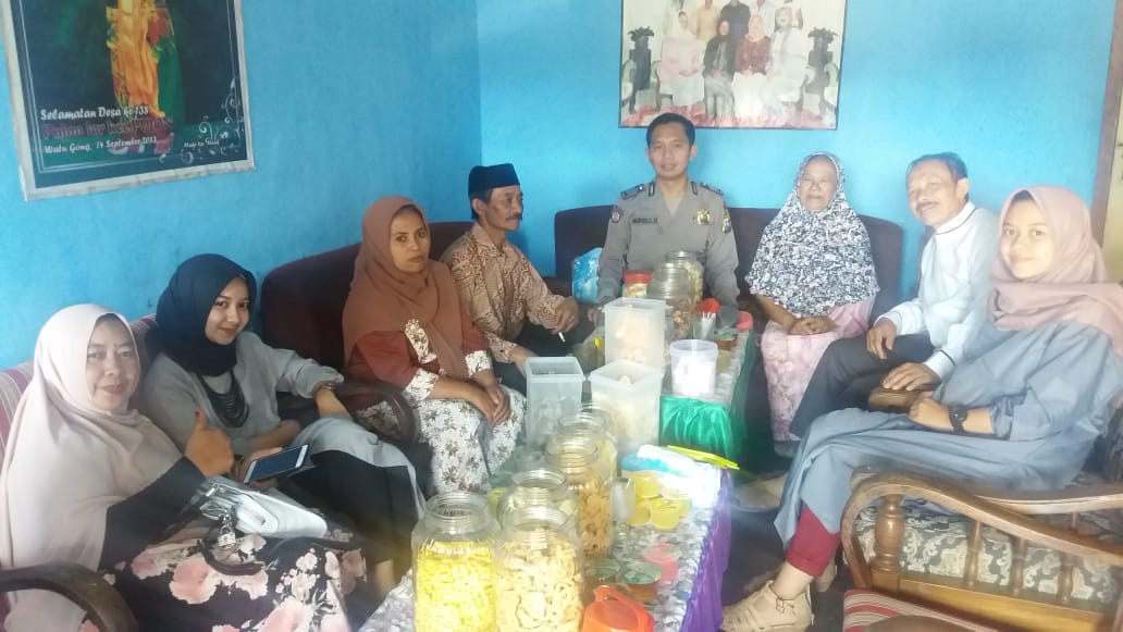 Giat Sambang dan DDS, Bhabinkamtibmas Polsek Pujon Polres Batu Sambang Tokoh Pemuda Desa Madiredo