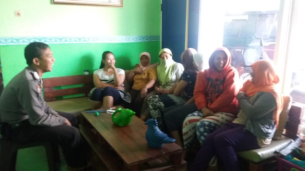 Giat Sambang, Bhabinkamtibmas Ds. Bayem Polsek Kasembon Polres Batu Sambang Warga dan Binluh