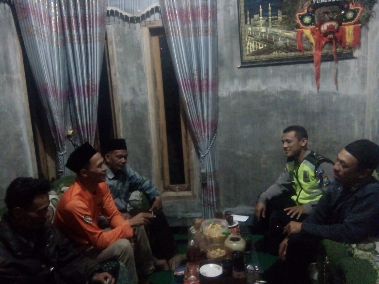 Bhabinkamtibmas Polsek Pujon Polres Batu Sambang Satpam Pos Susu