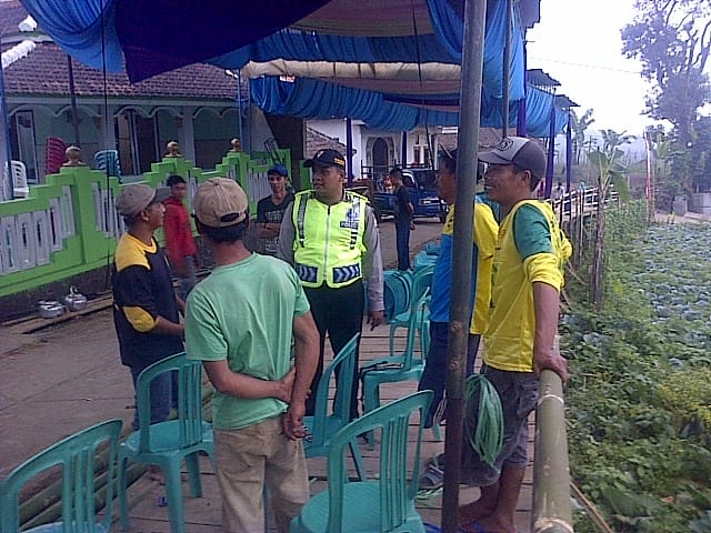 Giat Sambang, Bhabinkamtibmas Polsek Pujon Polres Batu Sambang Tokoh Pemuda Dusun Bakir Desa Sukomulyo