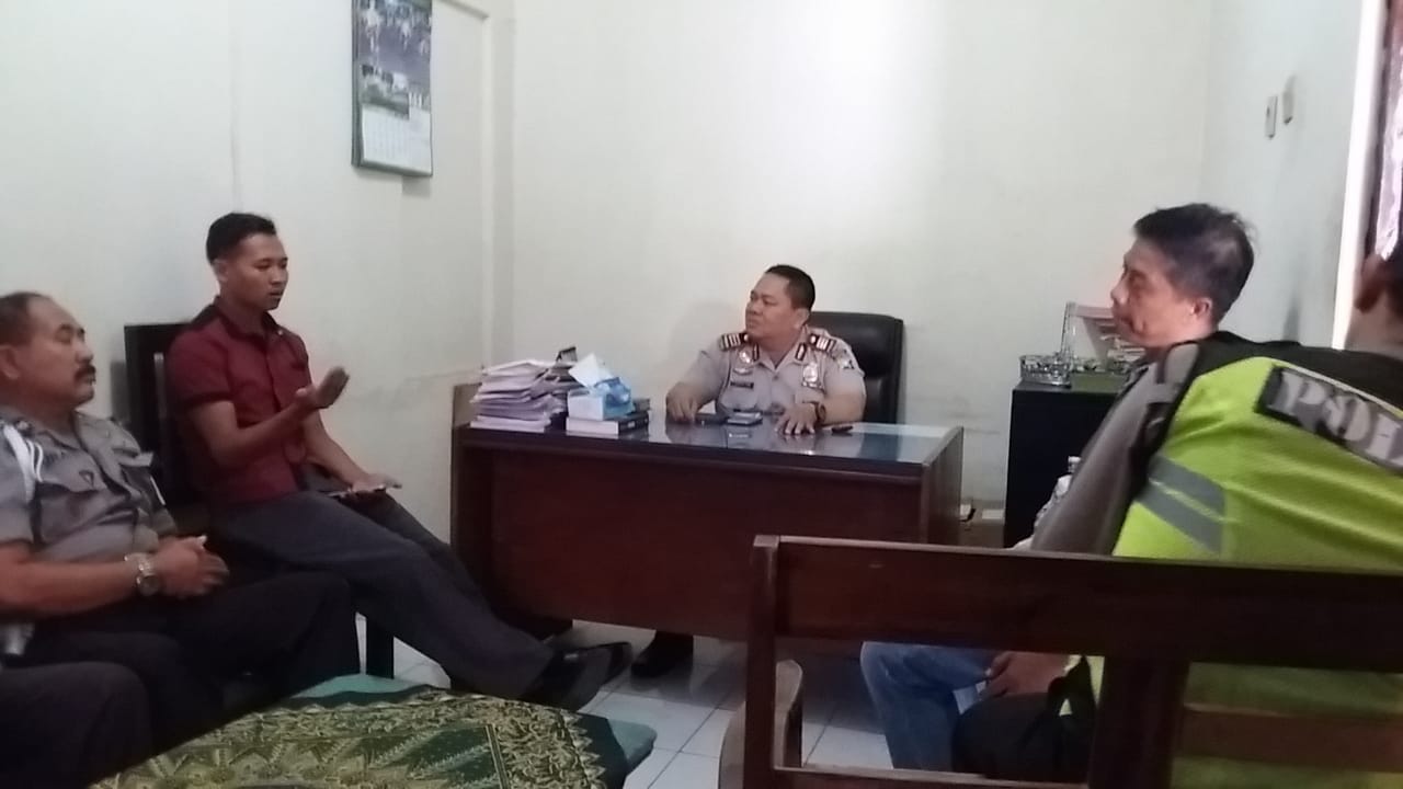 Kapolsek Kasembon memberikan Arahan tentang Pelayanan yang bebas Pungli