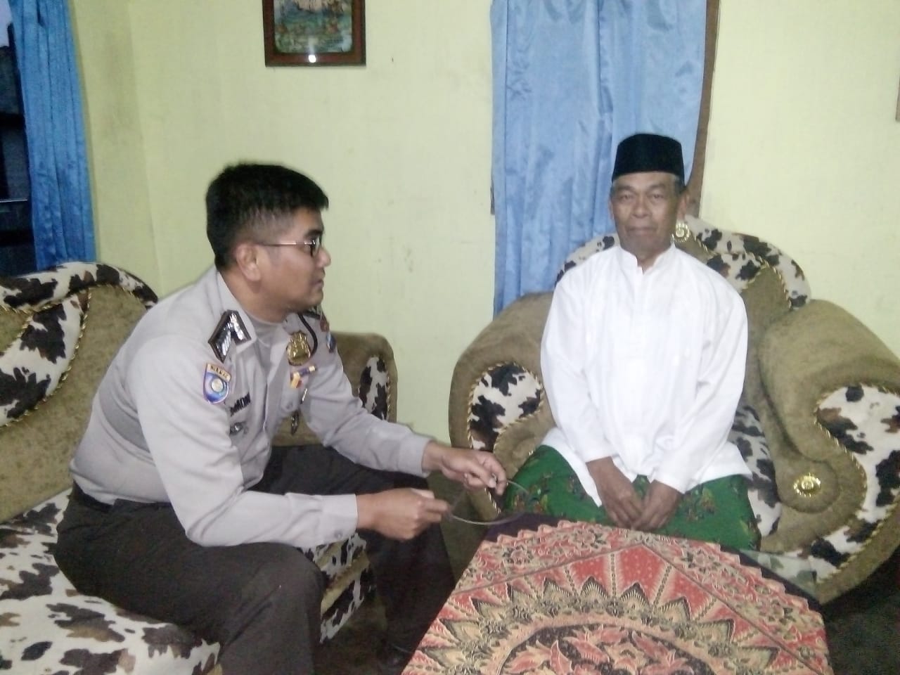 Bhabin Desa Tawangsari Polsek Pujon Polres Batu Sambang Warga Desa