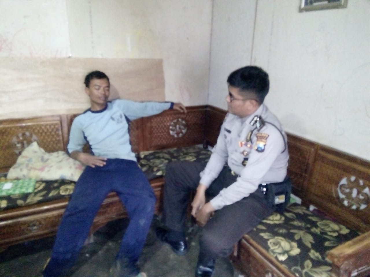 Bhabin Polsek Pujon Polres Batu Sambang Tokoh Masyarakat Desa Tawangsari