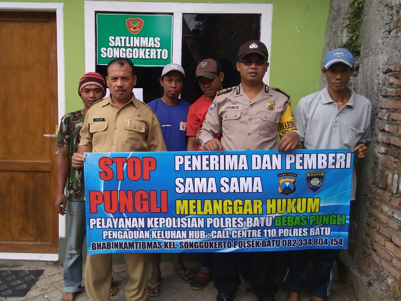 Bhabinkamtibmas Kelurahan Songgokerto Polsek Batu Kota mendukung kegiatan Polres Batu menuju Zona Integritas