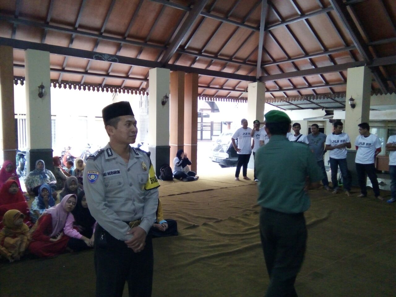 Bhabin desa Pendem Polsek Jumrejo Polres Batu hadiri santunan anak yatim dan buka puasa bersama.