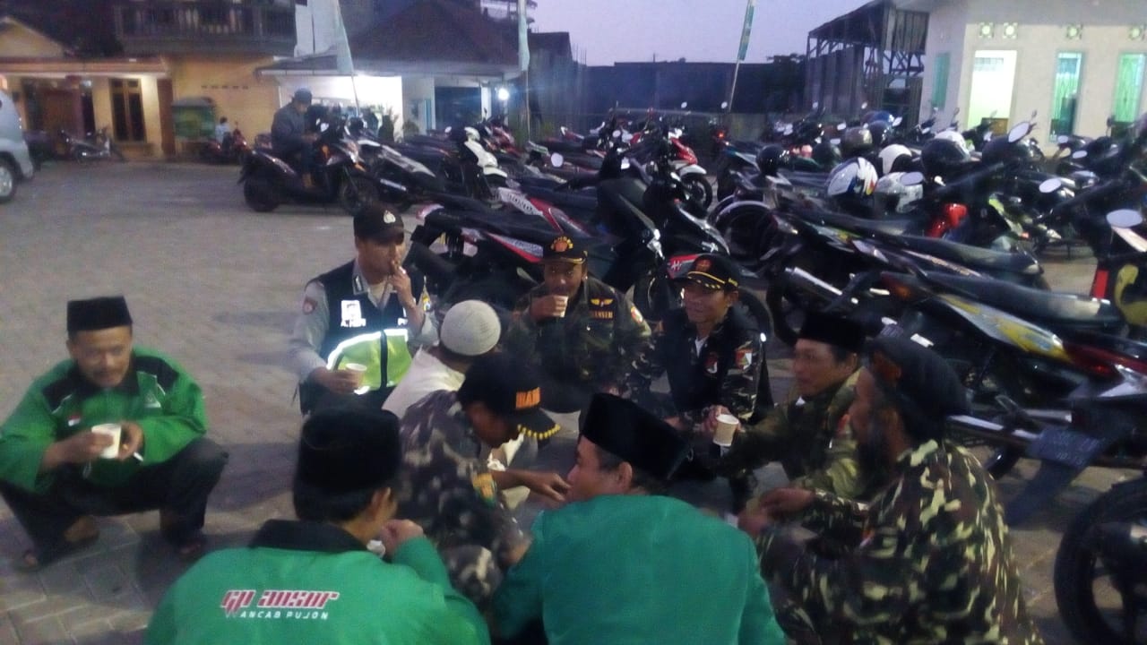 Bhabinkamtibmas Polsek Pujon Polres Batu Menghadiri Buka Bersama Dan Pembinaan Banser