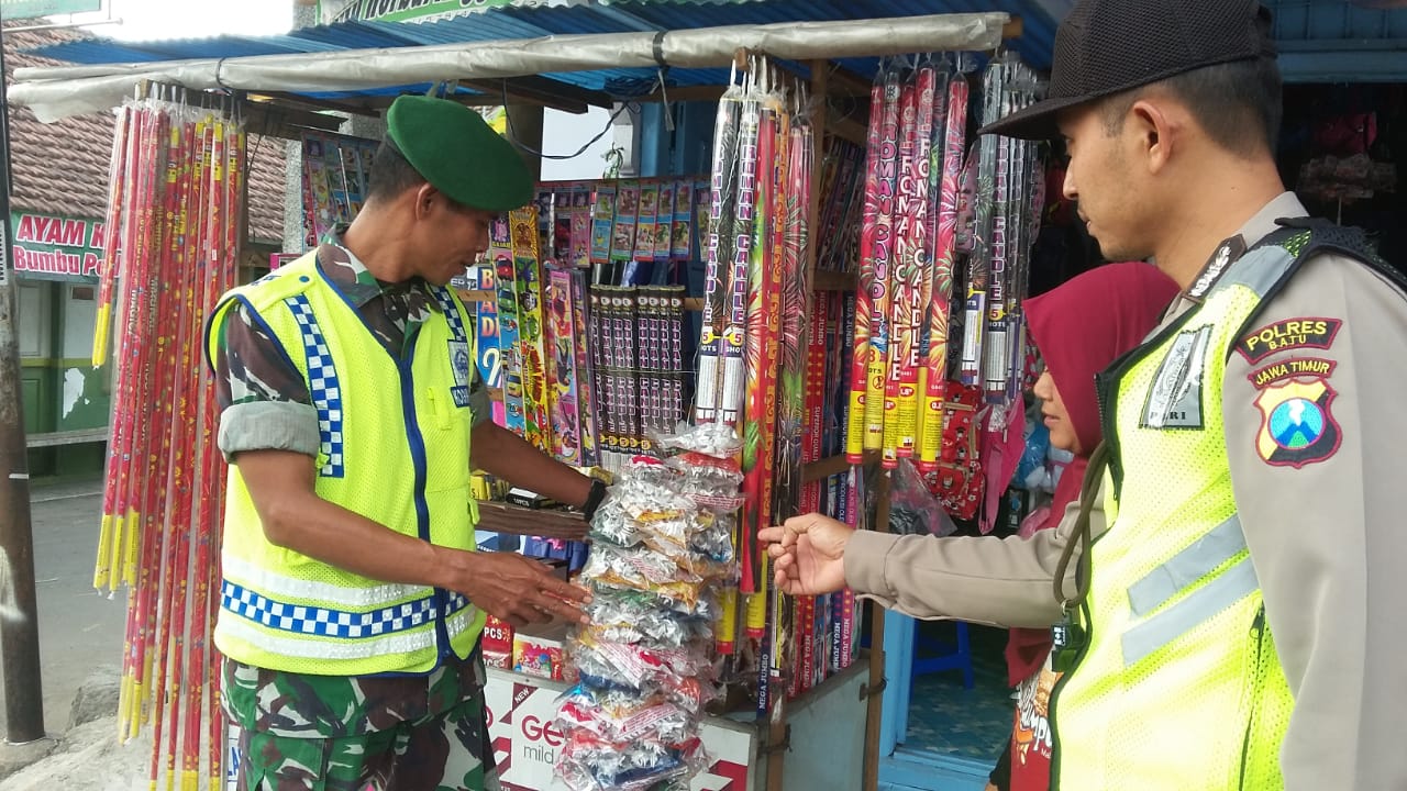 Sinergitas TNI -Polri Sosialisasi Bahaya Kembang Api