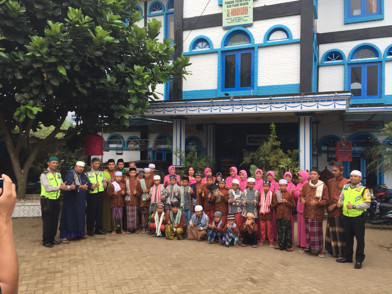 Bhayangkari Polres Batu Melaksanakan Kunjungan Dan Santunan Ke Pondok Pesantren