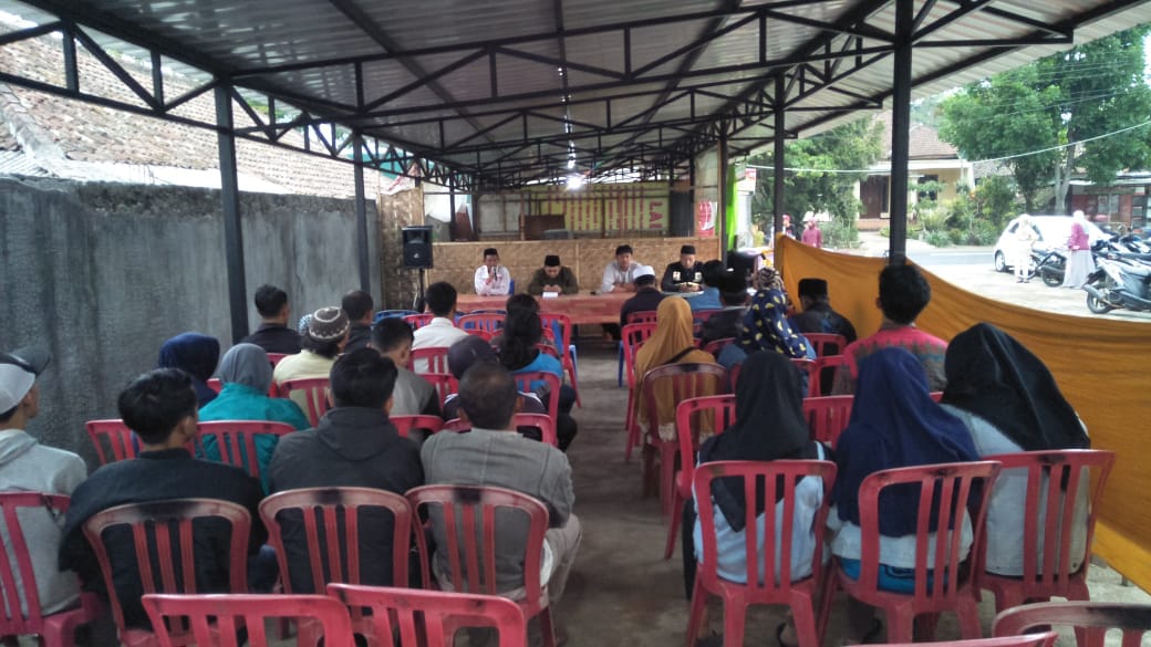 Bhabin Polsek Pujon Polres Batu Menghadiri Buka Bersama Dan Pembentukan Bumdes Pujonlor