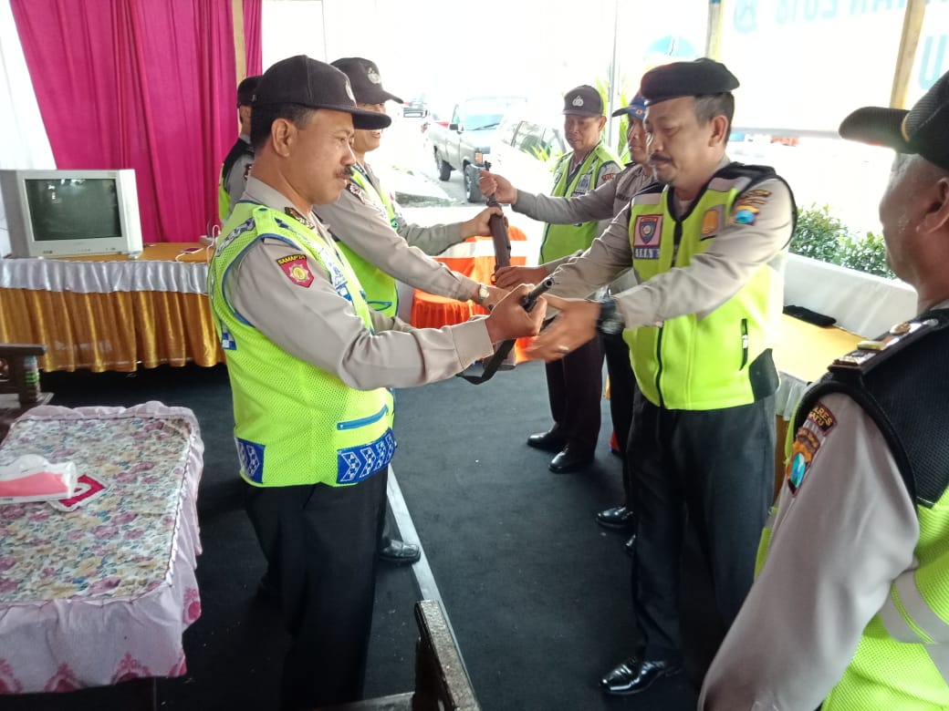 Serah Terima Tugas Jaga Pos pam Pujon dari petugas Jaga Lama Ke Petugas Jaga Baru