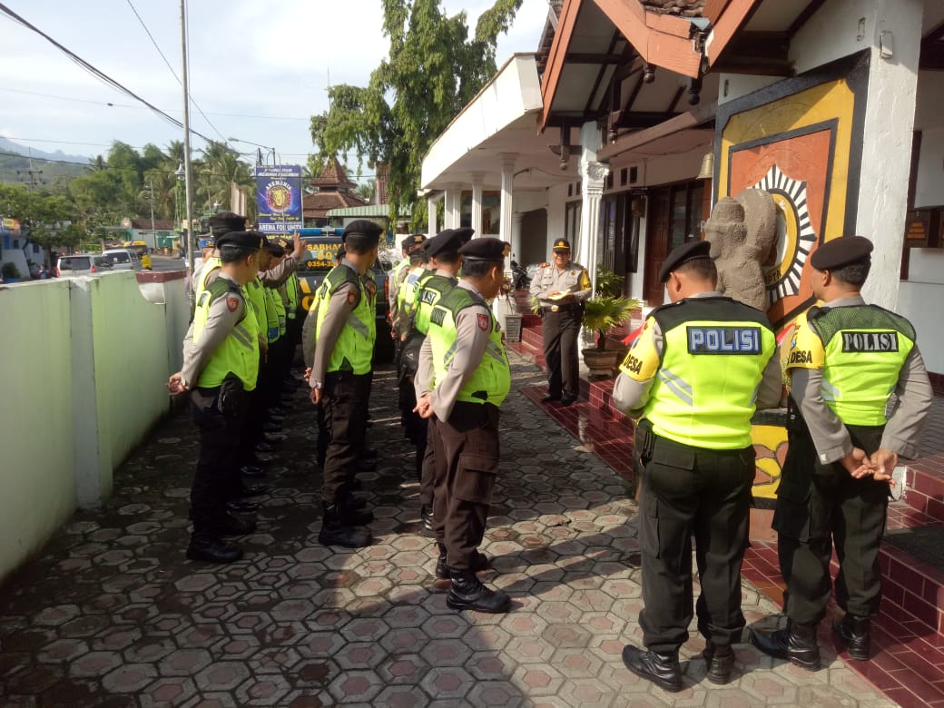 Kapolsek Kasembon memimpin Apel Serpas Anggota Ke TPS