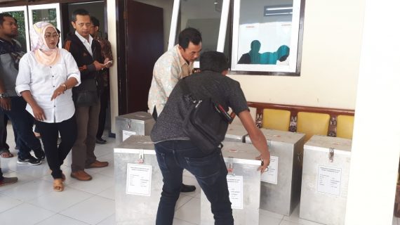 Polri Pengamanan kegiatan rapat pleno rekapitulasi penghitungan suara dalam pemilihan Gubernur dan Wakil Gubernur Jawa timur tahun 2018 ditingkat Kecamatan Junrejo