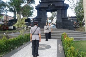 Wakapolres Batu Pimpin Ziarah ke makam TMP Suropati dan berkunjung ke Monumen Status Quo