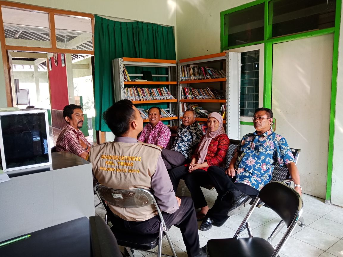 Sinergitas Anggota Bhabin Kelurahan Temas Polsek Batu Polres Batu Jaga Selalu Harkamtibmas