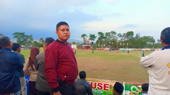 Bhabinkamtibmas Desa Sumberjo Polsek Batu Kota Pam Kejuaraan Sepak Bola Liga RT Desa Sumberejo