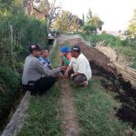 Sambang Desa Peninjauan Jalan Pertanian Bhabin Kelurahan Songgokerto Polsek Batu Kota