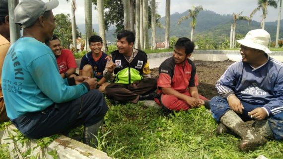 Bhabinkamtibmas Desa Pesanggrahan Polsek Batu Kota Berkunjung  pada Pemberdayaan Potensi Masyarakat Tani