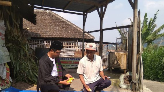 Kegiatan Sambang Desa Oleh Anggota Bhabinkamtibmas Kelurahan Songgokerto Polsek Batu Kota Polres Batu