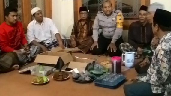 Kegiatan Untuk Memakmurkan Masjid Oleh Anggota Bhabinkamtibmas Kelurahan Sisir Polsek Batu Kota Polres Batu