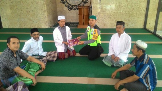 Kegiatan Bintibluh Serta Untuk Kemakmuran Tempat Ibadah Masjid Binmas Polsek Batu Kota Dengan Santri Ponpes Darusholihin Wilayah Polres Batu
