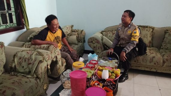 DDS Oleh Anggota Bhabinkamtibmas Polsek Batu Kota Polres Batu Dengan Satgas Kemitraan Sambang Warga Desa