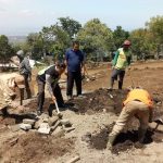 Wujud peran sertaBhabinkamtibmas Desa Oro Oro Ombo Polsek Batu Kota Kunjungi Proyek Pemasangan Paving