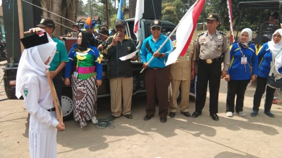 Kanit Sabhara Polsek Ngantang Polres Batu Melaksanakan Pengamanan Omba karnaval Keluarga Himpunan Himpaudi