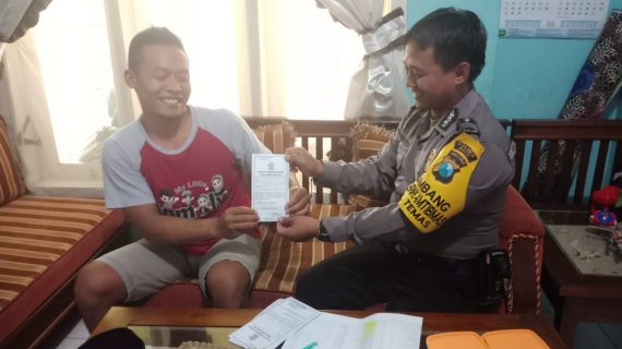 Pelayanan Prima Kepolisian Bhabinkamtibmas Kelurahan Temas Polsek Batu Kota Sampaikan Berlakunya SIM