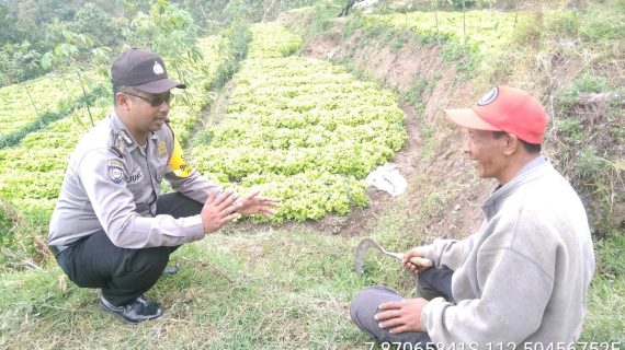 Bhabinkamtibmas Kelurahan Songgokerto Polsek Batu Lakukan Giat Sambang Desa Tingkatkan Kemitraan