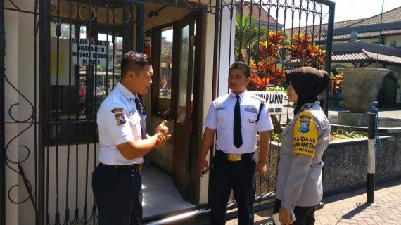 Tingkatkan Pam Swakarsa Bhabin Desa Pesanggrahan Polsek Batu Kota Sambang Satpam Hotel Orchid Batu
