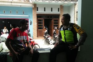 Anggota Bhabinkamtibmas Kegiatan Silaturahmi Kepada Warga, Kegiatan Sambang Serap Aspirasi Kamtibmas Masyarakat Bhabin Kelurahan Sisir Polsek Batu Kota Polres Batu.