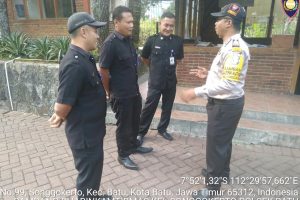 Bhabinkamtibmas Giat Silaturahmi Ke Masyarakat, Sambang Satpam Pengemban Fungsi Kepolisian Terbatas Bhabin Kel Songgokerto Polsek Batu Polres Batu Sampaikan Peningkatan Pam Swakarsa