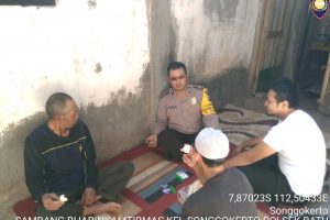Bhabin Kelurahan Songgokerto Polsek Batu Polres Batu Jaga Kenyamanan Wilayah Agar Tetap Kondusif
