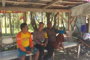 Anggota Bhabinkamtibmas Kegiatan Sambang, Sambang Ke Pangkalan Ojek Bhabinkamtibmas Kelurahan Ngaglik Polsek Batu Kota Polres Batu Sampaikan Pesan Kamtibmas Tatib Lalin