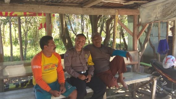 Anggota Bhabinkamtibmas Kegiatan Sambang Warga, Sambang Ke Pangkalan Ojek Bhabinkamtibmas Kelurahan Ngaglik Polsek Batu Kota Polres Batu Sampaikan Pesan Kamtibmas Tatib Lalin