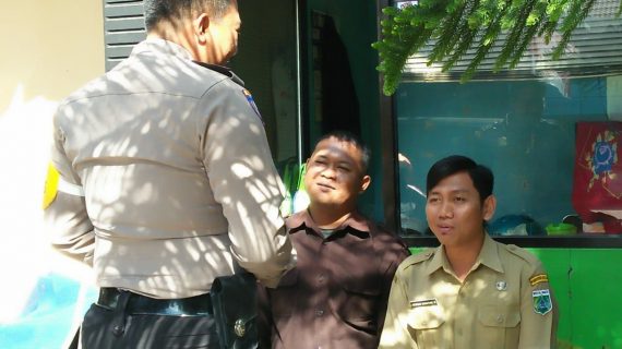 Patroli Keamanan Bhabinkamtibmas Kelurahan Sisir Polsek Batu Kota Polres Batu Sambang Satpam SMK Negeri 01 Batu