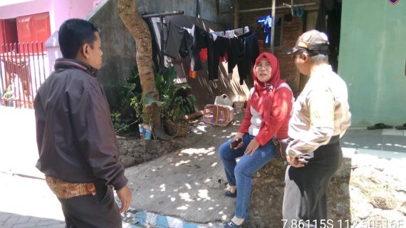 Silaturahmi Tokoh Parpol Bhabinkamtibmas Kelurahan Songgokerto Polsek Batu Kota Sampaikan Pesan Kamtibmas