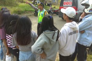 Anggota Bhabinkamtibmas Kegiatan Silaturahmi Ke Warga, Giat Bintibluh Bhabinkamtibmas Kelurahan Temas Polsek Batu Kota Polres Batu Kepada Kelompok Remaja