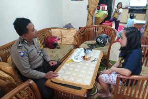 Bhabinkamtibmas Silaturahmi Ke Warga, DDS Sambang Warga Bhabin Desa Sidomulyo Polsek Batu Kota Polres Batu Sampaikan Pesan Kamtibmas