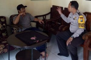 Bhabinkamtibmas Giat Silaturahmi Ke Warga, Silaturahmi Sambang Tokoh Masyarakat Bhabinkamtibmas Desa Oro Oro Ombo Polsek Batu Kota Polres Batu