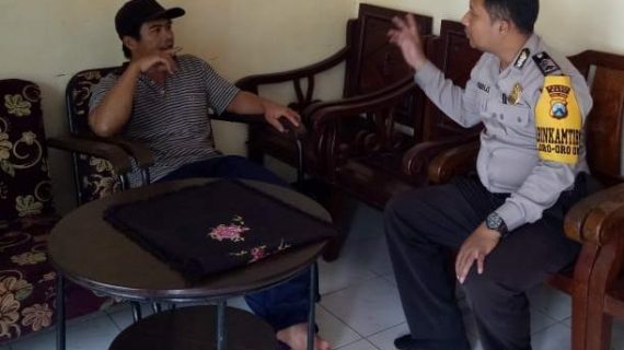 Bhabinkamtibmas Giat Silaturahmi Ke Warga, Silaturahmi Sambang Tokoh Masyarakat Bhabinkamtibmas Desa Oro Oro Ombo Polsek Batu Kota Polres Batu