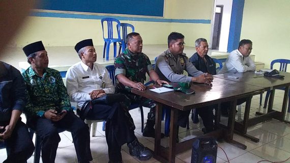 Bhabinkamtibmas Polsek Pujon Polres Batu Rapat Bersama Panitia HUT Desa Tawangsari