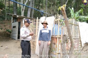 Sambang Masyarakat Desa Hutan Bhabinkamtibmas Kelurahan Songgokerto Polsek Batu Polres Batu