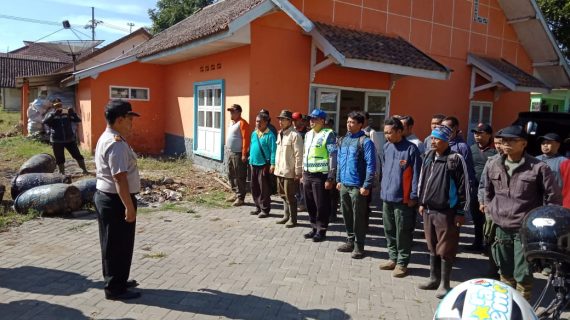 Kapolsek Pujon Polres Batu Beserta Instansi Terkait Melaksanakan Patroli Penanggulangan Bencana Kebakaran Hutan