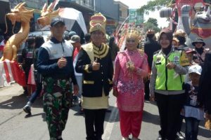Bhabinkamtibmas Desa Pesanggrahaan Polsek Batu Kota Lakukan Giat Sambang Dan Pam Karnaval Bersih Desa Pesanggrahan