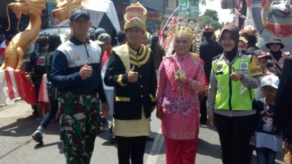 Bhabinkamtibmas Desa Pesanggrahaan Polsek Batu Kota Lakukan Giat Sambang Dan Pam Karnaval Bersih Desa Pesanggrahan