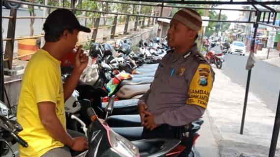 laksanakan DDS dengan cara Sambangi Jukir Bhabin Kel.Temas Polsek Batu Kota Sampaikan Pesan Kamtibmas