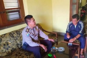 Kunjungan Tokoh Masyarakat Bhabinkamtibmas Desa Sumberejo Polsek Batu Kota Polres Batu Sampaikan Pesan Kamtibmas